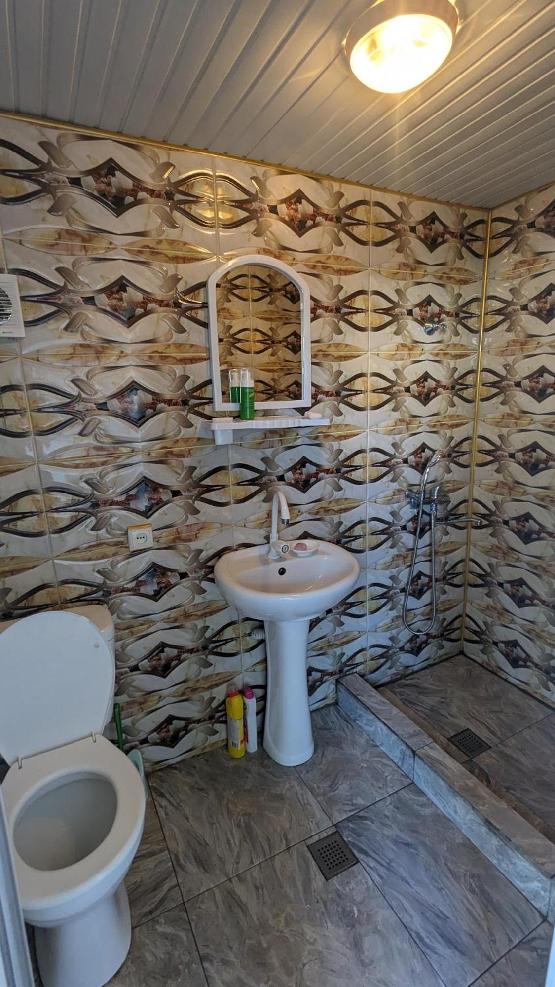 Mano'S Guest House Кобулети Екстериор снимка
