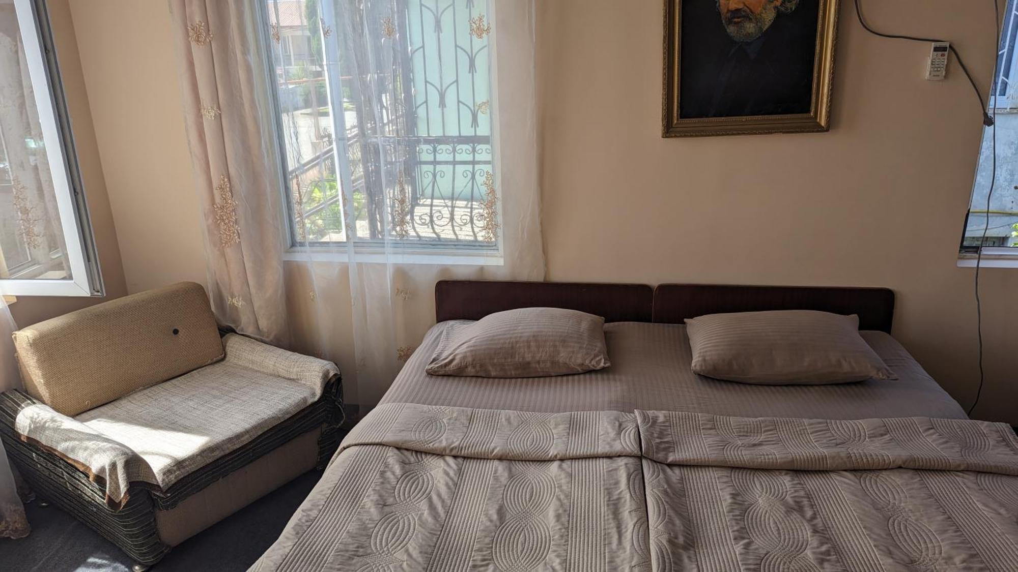 Mano'S Guest House Кобулети Екстериор снимка