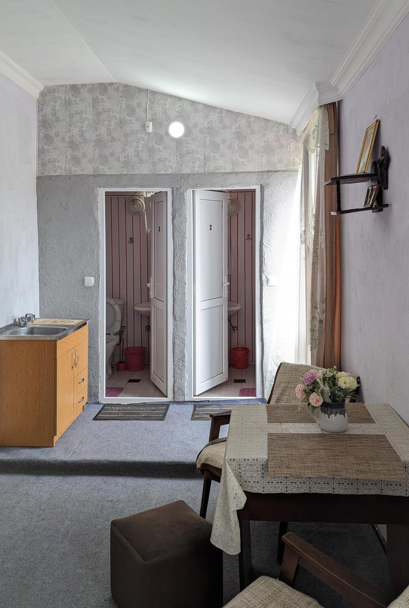 Mano'S Guest House Кобулети Екстериор снимка
